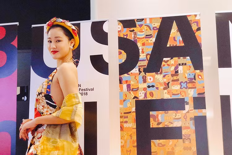 Trước "Về nhà đi con" ngoại truyện, Maya từng đóng "Scandal: Bí mật thảm đỏ", "Cô dâu đại chiến 2", "Sài Gòn, anh yêu em", "Xóm trọ 3D", "Người vợ ba".