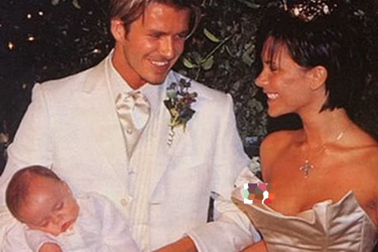 Khoảnh khắc ngọt ngào của Beck - Vic trong đám cưới.