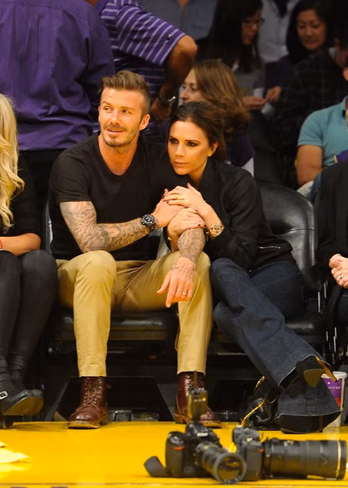 Việc kiệm nụ cười của Victoria không ít lần khiến cô bị đồn tình cảm với David Beckham rạn nứt.