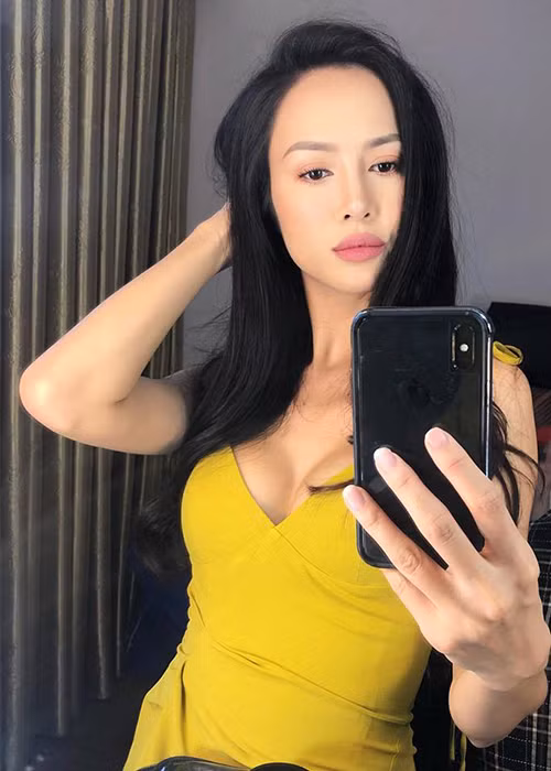 Vũ Ngọc Anh sinh năm 1990, từng lọt top 5 cuộc thi Hoa hậu Việt Nam 2012.