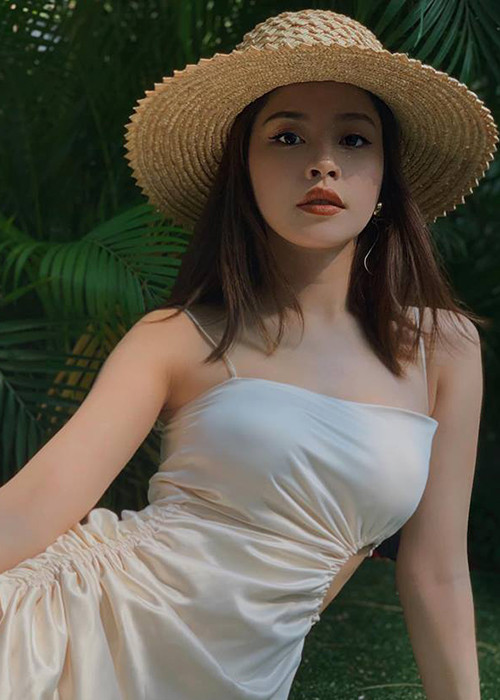 Không còn là hot girl dễ thương ngày nào, Chi Pu nay trưởng thành, quyến rũ hơn.