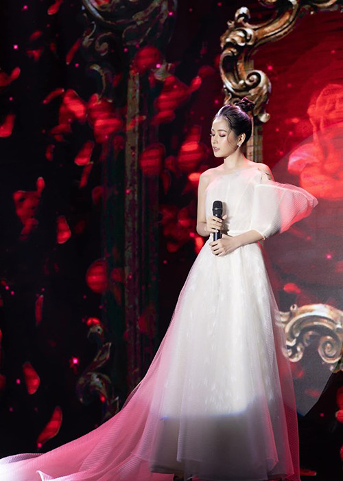 Mãi cho đến gần đây khi cho ra mắt MV "Anh ơi anh ở lại", Chi Pu mới nhận được những phản hồi tích cực từ người yêu âm nhạc.