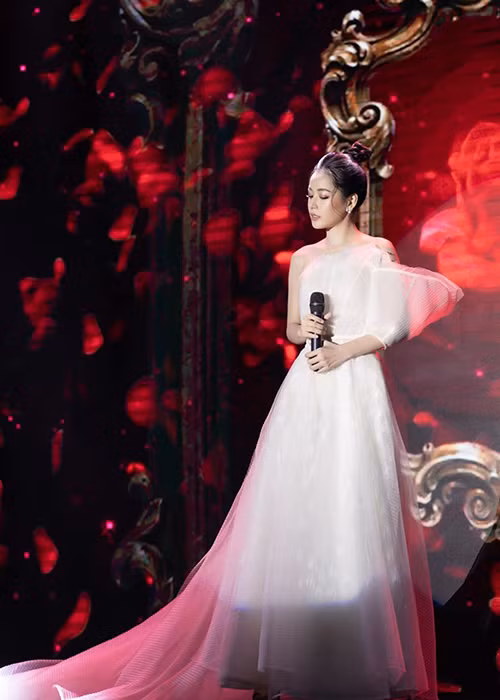 Mãi cho đến gần đây khi cho ra mắt MV "Anh ơi anh ở lại", Chi Pu mới nhận được những phản hồi tích cực từ người yêu âm nhạc.