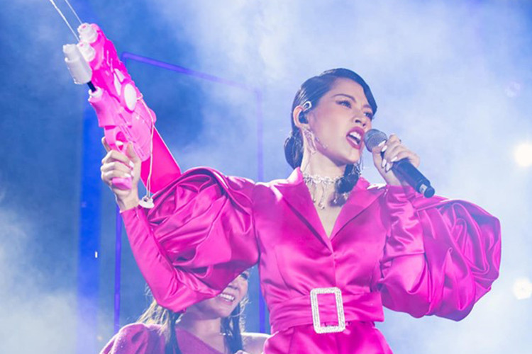 Năm 2017, tình cũ của Cường Seven chính thức lấn sân ca hát khiến người hâm mộ bất ngờ.