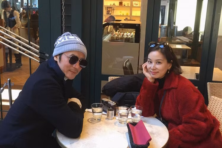 Jang Dong Gun trở thành trụ cột kinh tế của gia đình, làm người chồng, người bố mẫu mực.