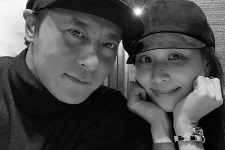 Đến nay, khi đã về chung một nhà gần 10 năm, Jang Dong Gun và Go So Young vẫn yêu nhau mặn nồng.