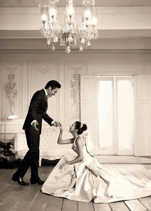 Đều là ngôi sao hàng đầu Hàn Quốc, Jang Dong Gun - Go So Young đã chi 1 hơn triệu USD cho đám cưới.