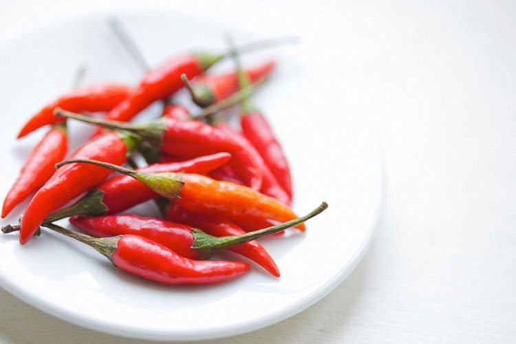 5. Ớt mắt chim: Chủ yếu được sử dụng trong các món Thái và Hàn Quốc, ớt mắt chim có độ cay theo bảng Scole là 50.000-100.000 SHU.