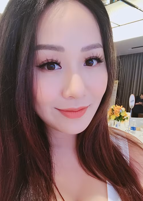 Hôn nhân viên mãn, Phương Lan ngày càng đẹp mặn mà.