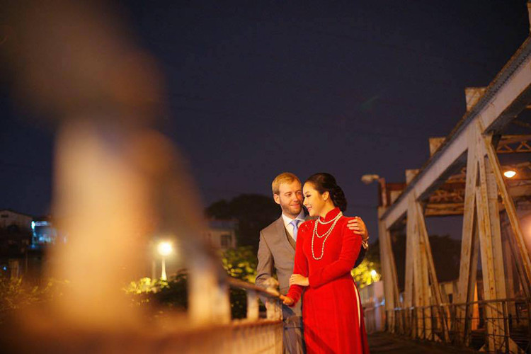 Cuối năm 2013, Phương Lan bất ngờ lên xe hoa với chàng trai người Anh, tên Loz Whitake. Trước khi kết hôn, cả hai đã có 1 năm hẹn hò.