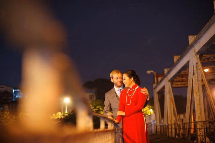 Cuối năm 2013, Phương Lan bất ngờ lên xe hoa với chàng trai người Anh, tên Loz Whitake. Trước khi kết hôn, cả hai đã có 1 năm hẹn hò.