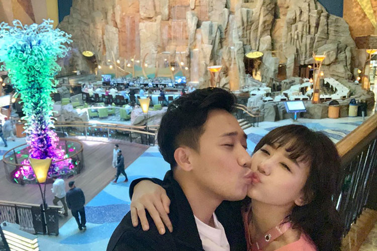 Trấn Thành nộp hết tiền cho Hari Won sau khi cả hai kết hôn. "Lấy vợ xong tôi trở thành người vô sản”, Trấn Thành chia sẻ về chuyện tài chính sau khi kết hôn.