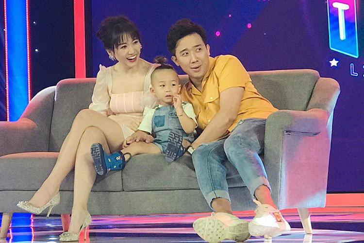 Hari Won từng bị ung thư cổ tử cung nên khá khó khăn trong chuyện sinh con. Dù vậy, Trấn Thành luôn khẳng định nếu không có con, anh vẫn sẽ yêu thương cô.