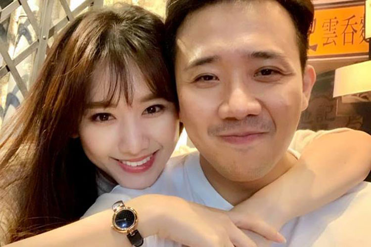 Biết bà xã có sở thích mua sắm, nam danh hài mạnh tay chi tiền tặng cô những món đồ hiệu.