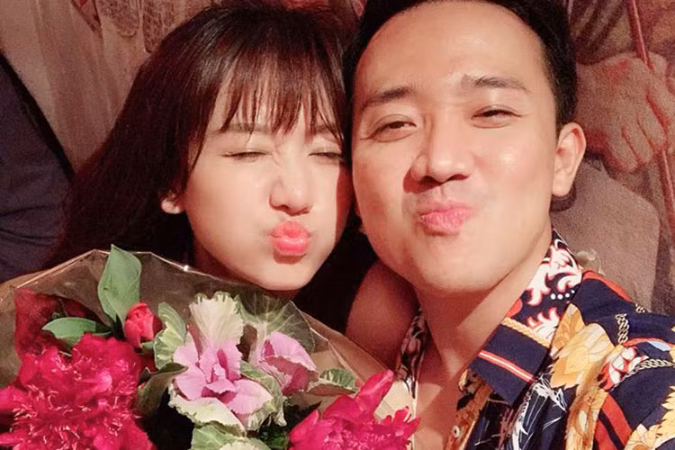 Khi Hari Won bị một cư dân mạng để lại bình luận xúc phạm bởi chưa thể mang bầu, Trấn Thành bức xúc đáp trả để bảo vệ vợ.