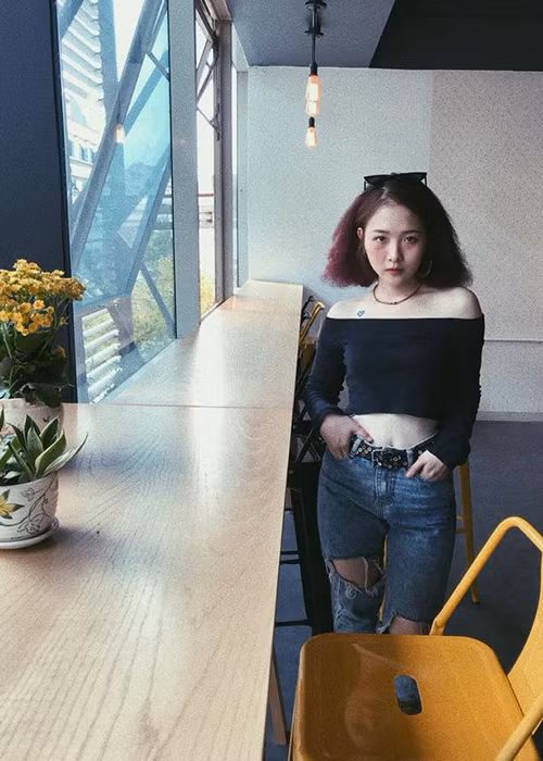 Lê Na có ngoại hình khá nhỏ nhắn.