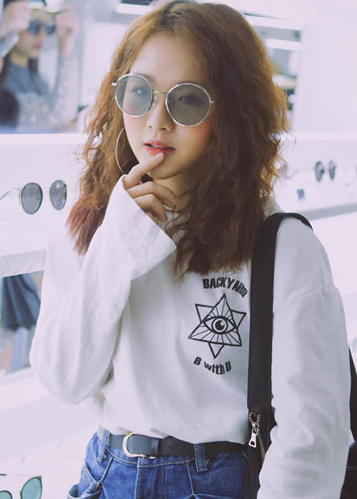 Cô nàng cưỡng hôn Dương trong "Về nhà đi con" ngoại truyện được nhiều cư dân mạng yêu mến.