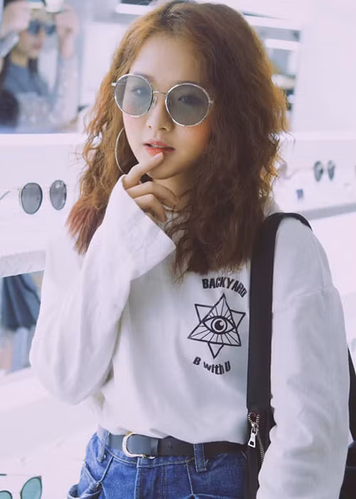 Cô nàng cưỡng hôn Dương trong "Về nhà đi con" ngoại truyện được nhiều cư dân mạng yêu mến.