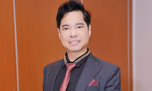 He lo tieu chuan chon vo cua “ong hoang nhac sen” Ngoc Son