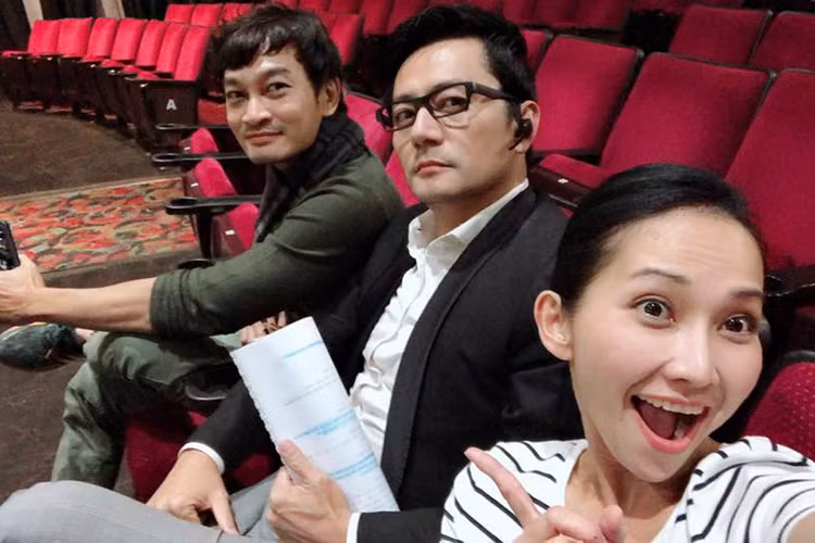 Sang Mỹ, Trương Minh Cường học ngành đạo diễn và sản xuất phim.