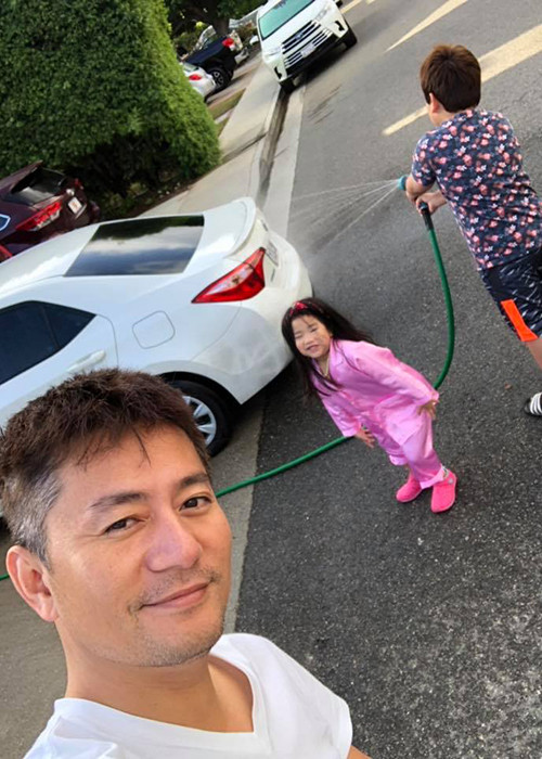 Ngoài đời, "vua quảng cáo Việt Nam" có cuộc sống đầy bình yên bên vợ và các con.