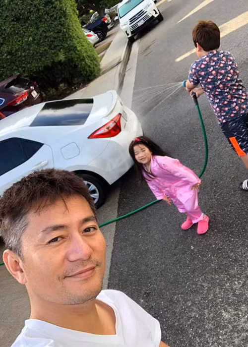 Ngoài đời, "vua quảng cáo Việt Nam" có cuộc sống đầy bình yên bên vợ và các con.