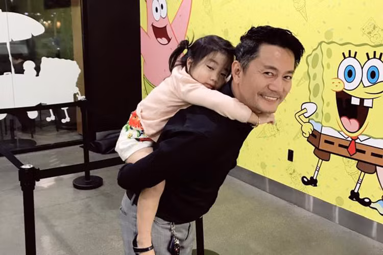Nam diễn viên được biết đến là ông bố rất chiều chuộng con.