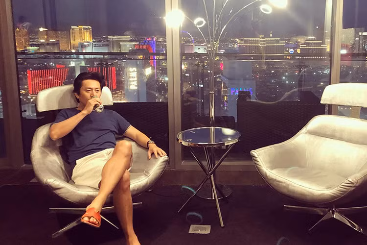 Mỗi lần trở về nước, anh gần như không tham gia gameshow hay đóng phim.