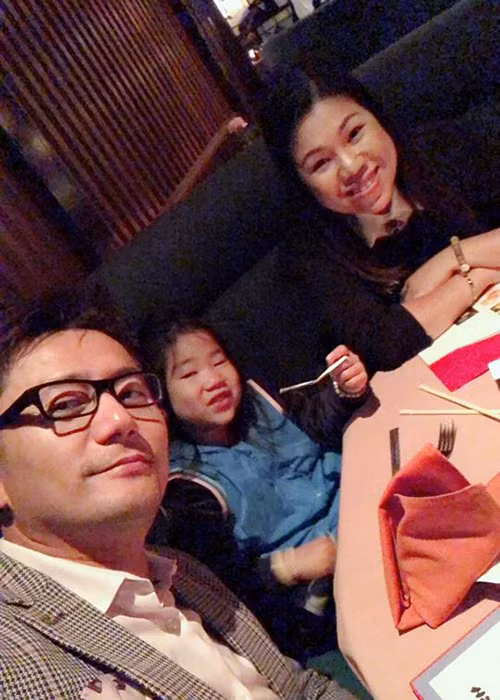 Trước khi bị đồn ly hôn, Trương Minh Cường vẫn đều đặn khoe ảnh vợ con.