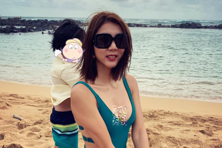 Hình ảnh Ngọc Quyên khoe số đo 3 vòng gợi cảm trong một chuyến đi biển.