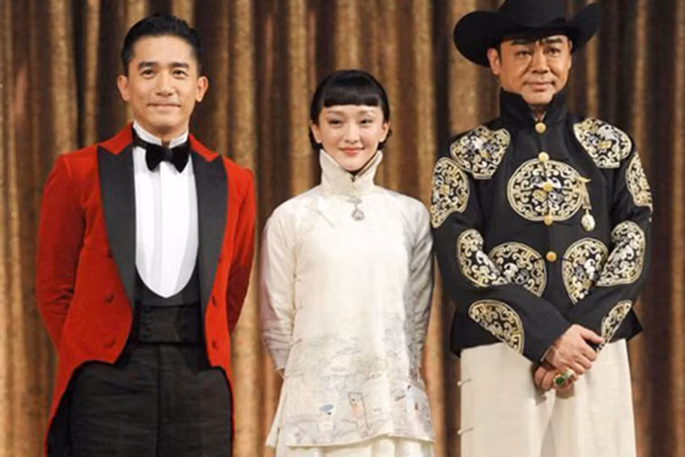 Châu Tấn khi nghe tin Lương Triều Vỹ sẽ đóng "Thính phong giả" lập tức nhận lời dù lúc đó đang tất bật quay một bộ phim khác.