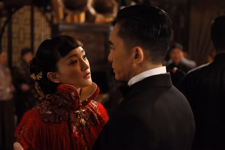 Trong 2 lần hợp tác, nàng đại hoa đán và ảnh đế có nhiều cảnh quay thân mật.