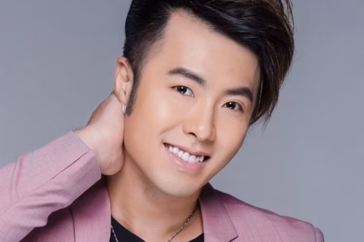 Akira Phan cảm thấy buồn trước những lời chỉ trích vẻ ngoài phát tướng của mình. Ảnh: Tri thức xanh