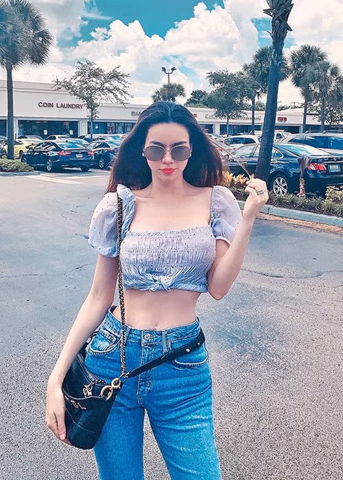 Dường như chuyện tình cảm mặn nồng giúp nhan sắc của cô thêm mặn mà.