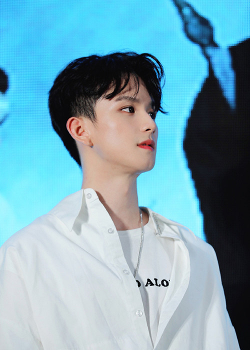 Trên mạng xã hội, một cô gái tự nhận là tình cũ của Tất Bồi Hâm đăng đàn tố cao nam diễn viên.