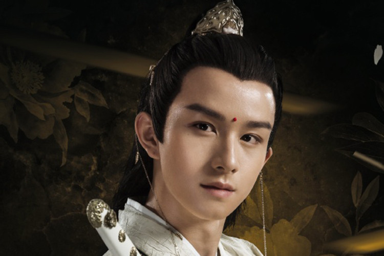 Tất Bồi Hâm sinh năm 1997, là sinh viên của Học viện Điện ảnh Bắc Kinh.