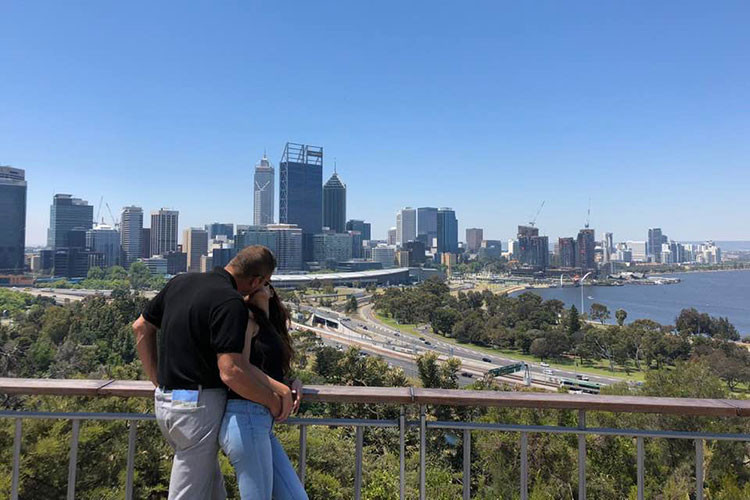 Trizzie Phương Trinh cho biết, chỉ nhìn vào từng cử chỉ, ánh mắt mà doanh nhân John trao cho Ngọc Anh cũng đủ biết anh rất xứng đáng nhận được tình yêu của Ngọc Anh.