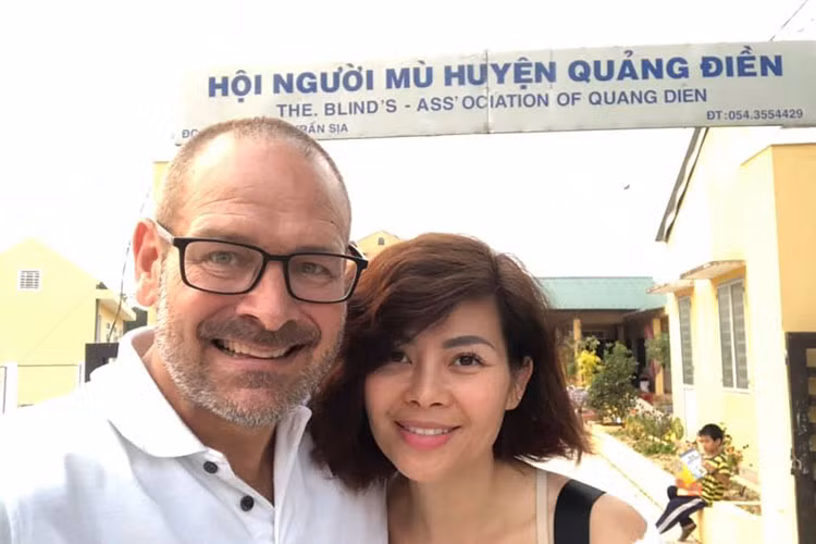 Chia sẻ với Vietnamnet, nhạc sĩ Phú Quang cho hay, chồng Tây của Ngọc Anh sống tình cảm và là người có học thức.