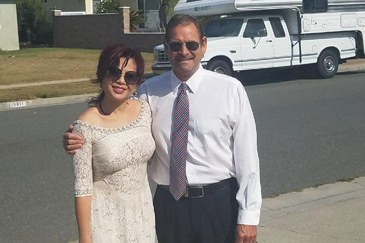 John Gallander là một doanh nhân giàu có, phong độ, hơn Ngọc Anh đến 12 tuổi và đã có con trai riêng 28 tuổi.