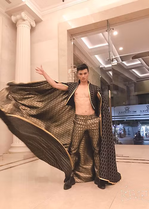 Năm 2018, anh giành ngôi vị Á quân nam cuộc thi Người mẫu Thể hình Sinh viên TP.HCM.