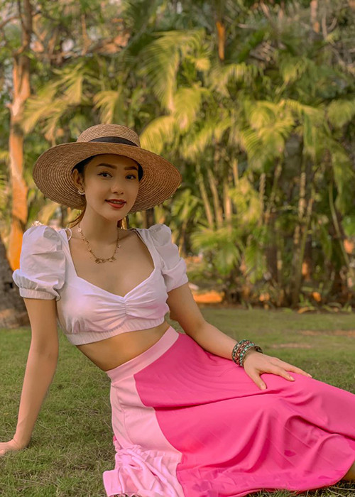 Minh Hằng từng tiết lộ bạn trai của cô hơn cô 10 tuổi, thành đạt, sâu sắc và còn hỗ trợ cô trong công việc kinh doanh.