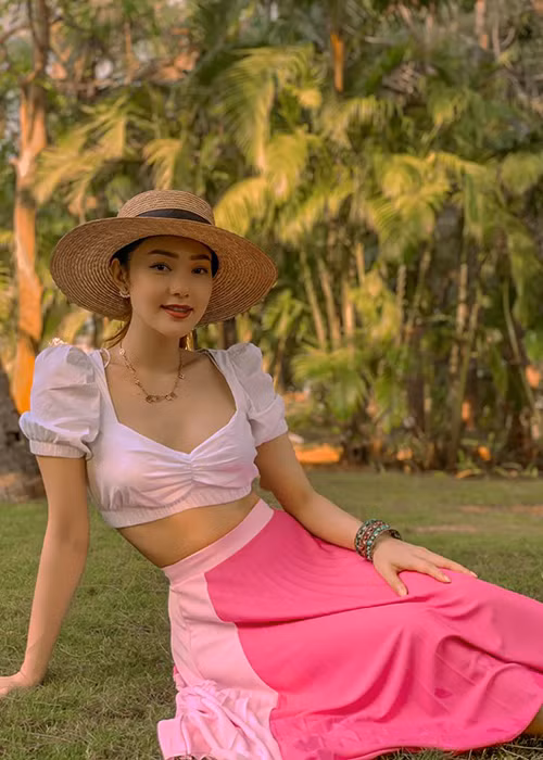 Minh Hằng từng tiết lộ bạn trai của cô hơn cô 10 tuổi, thành đạt, sâu sắc và còn hỗ trợ cô trong công việc kinh doanh.