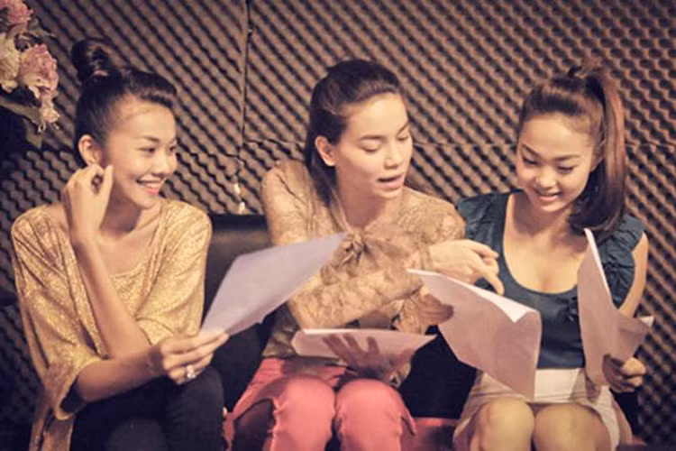 Trong 2 năm trở lại đây, Minh Hằng vẫn đều đặn ra sản phẩm âm nhạc. Tuy nhiên, các MV của cô bị nghi là "đá xéo" Hồ Ngọc Hà, Thanh Hằng. Ảnh: Khám phá