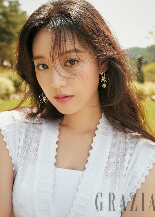 9x bị gán ghép với Song Joong Ki đẹp không kém Song Hye Kyo.