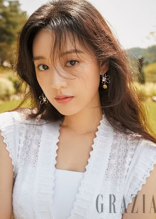 9x bị gán ghép với Song Joong Ki đẹp không kém Song Hye Kyo.