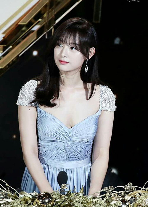 Nữ diễn viên sinh năm 1992 sau đó còn trở thành nữ chính trong bộ phim điện ảnh hài nổi tiếng “Thám tử K”.