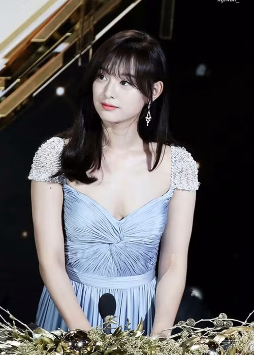 Nữ diễn viên sinh năm 1992 sau đó còn trở thành nữ chính trong bộ phim điện ảnh hài nổi tiếng “Thám tử K”.