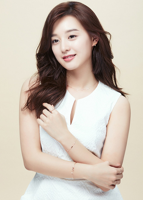 Ji Won và Joong Ki đẹp đôi cả trên màn ảnh lẫn ngoài đời khiến fan tích cực gán ghép cả hai là một cặp.