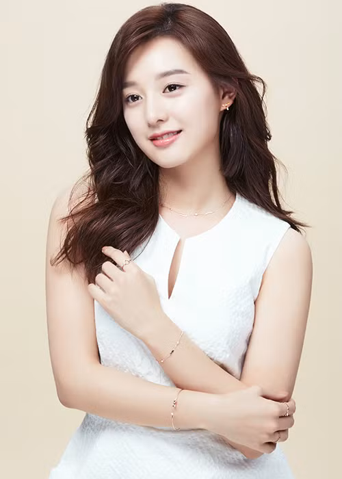 Ji Won và Joong Ki đẹp đôi cả trên màn ảnh lẫn ngoài đời khiến fan tích cực gán ghép cả hai là một cặp.