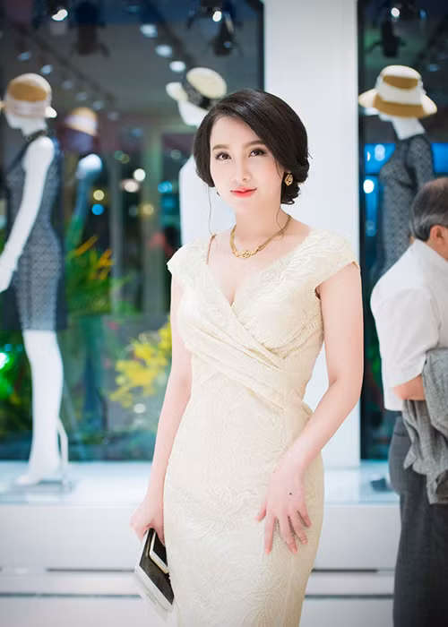 Dẫn chương trình "Chúng tôi là chiến sĩ" giống Hoàng Linh, Minh Hà được mệnh danh là nữ MC gợi cảm nhất nhì tại VTV